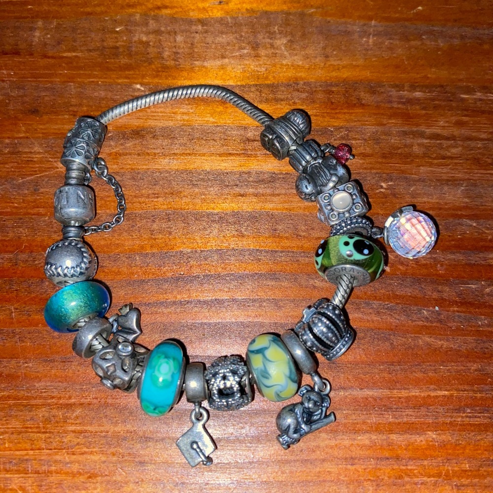 Vintage Pandora Bracelet with 17 Charms!
